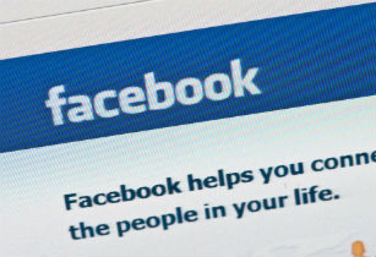 Facebook to share data with Instagram