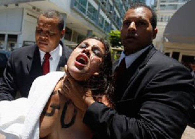 Активисты FEMEN провели акцию в Бразилии
