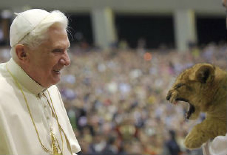 Pope Benedict XVI greets circus in Vatican