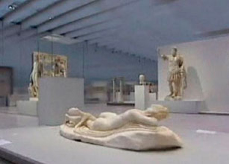 Louvre comes to poor French city