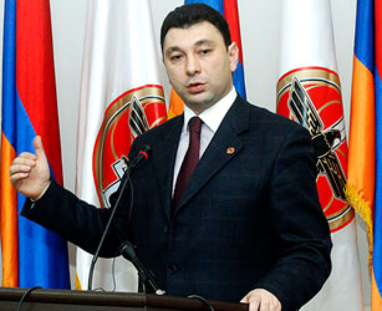 Сообщение о брюссельском визите Царукяна является театрализованным представлением для внутренней аудитории – Шармазанов
