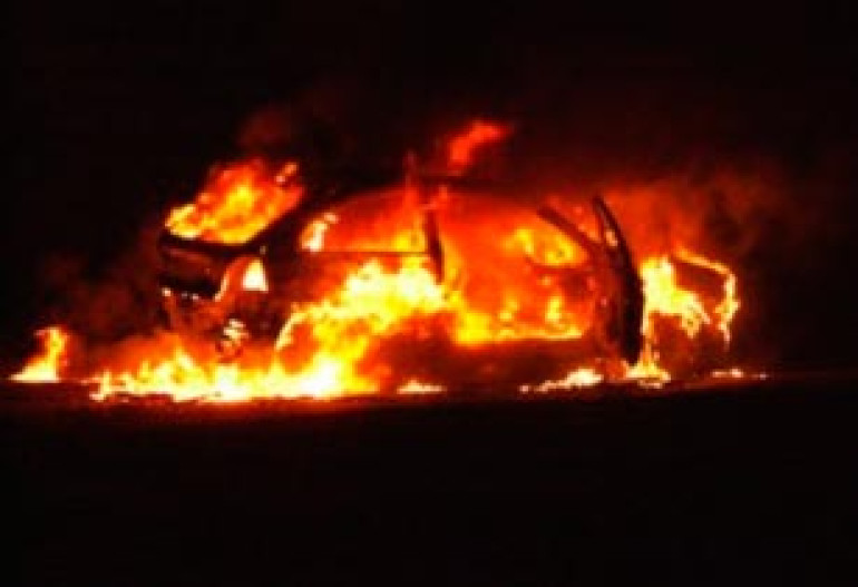  На автодороге Мегри-Ереван автомобиль упал в ущелье и полностью сгорел 