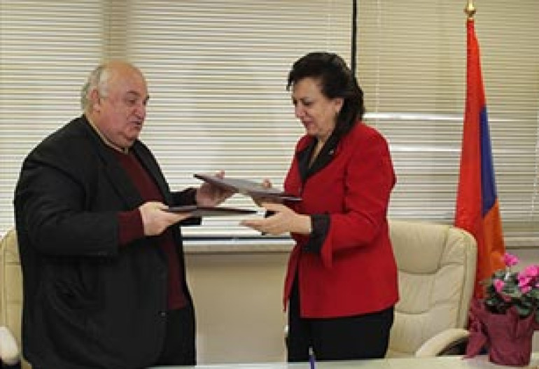 Ministry of Diaspora, Yerevan State University sign collaboration agreement