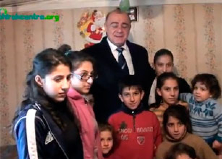 Мэр Гюмри подарил квартиру многодетной семье (видео)
