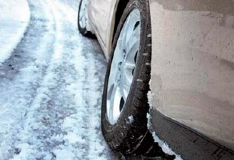 Спасатели вывели застрявшие на автотрассах Армении три машины