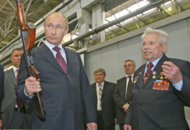 Конструктор Михаил Калашников попал в реанимацию