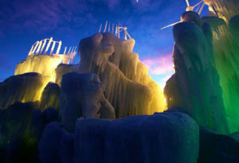 US artist creates amazing ice castles