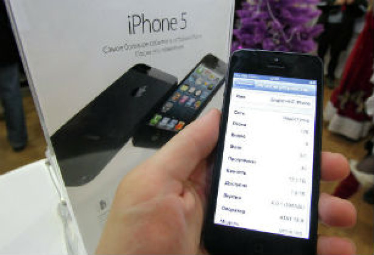 Apple cuts iPhone part order