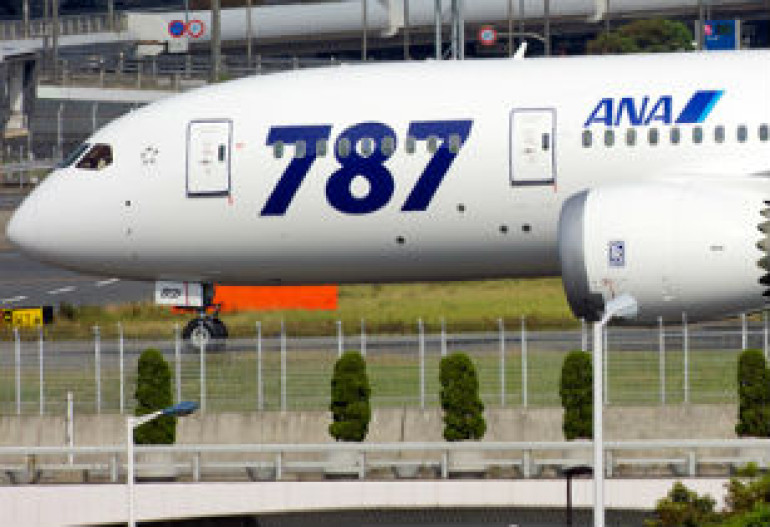 Top Japan airlines ground Boeing 787s after emergency