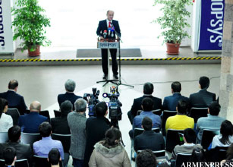 Այսօր չարչարվենք, քրտինք թափենք, որ վաղը արյուն չթափվի. Սեյրան Օհանյանի կոչն ուսանողներին