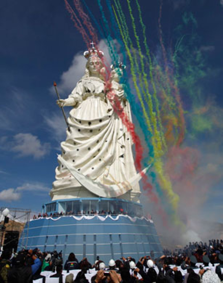 Bolivia town erects huge statue of Virgin Mary