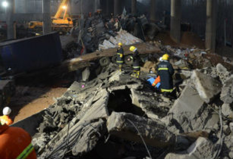 Восемь человек погибли, 32 получили ранения в результате падения автобуса с обрыва на северо-западе Китая