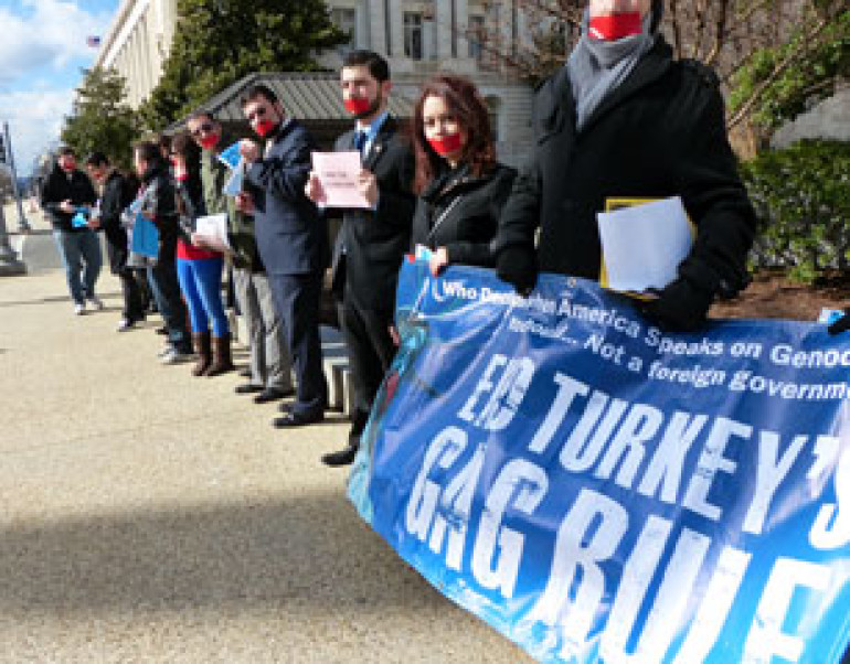 Акция протеста в Вашингтоне: армяне США призывают американских конгрессменов осудить нападения на армянок в Турции