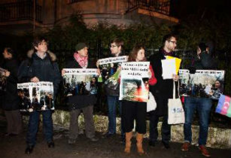Проживающие в Польше азербайджанцы провели акцию протеста против властей Азербайджана 