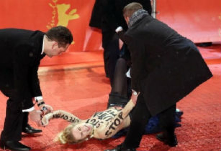 Активистки FEMEN разделись на открытии Берлинале (фото)