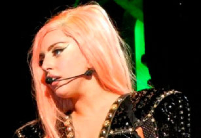Lady Gaga unable to walk, postpones 4 shows