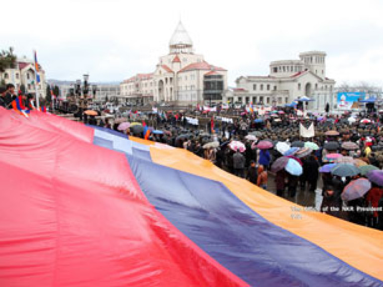 25-летие Aрцахского движения в Степанакерте отметили митингом