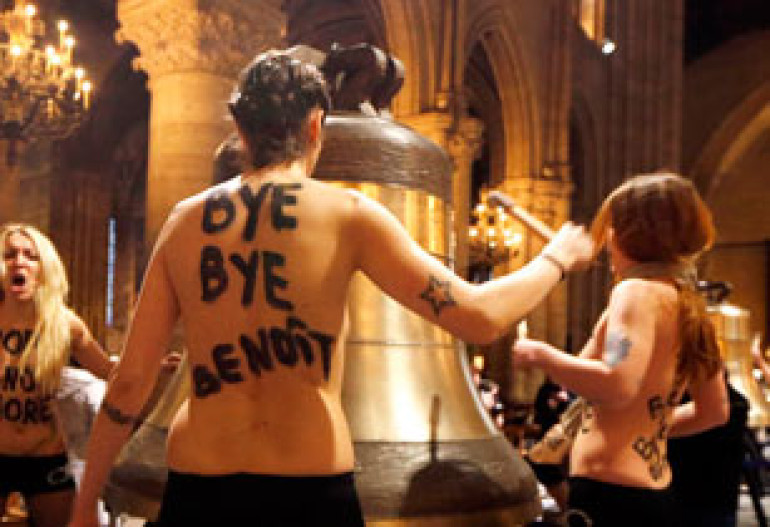 Собор Парижской Богоматери подает в суд на Femen