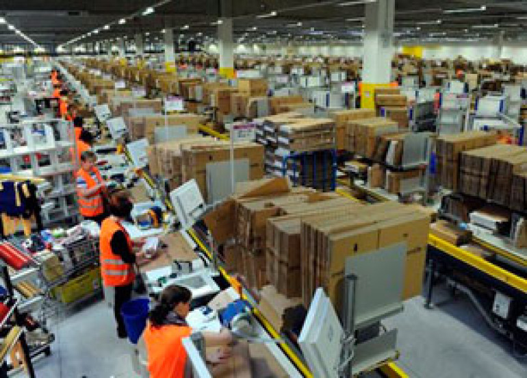 Amazon уволил охранников-неонацистов