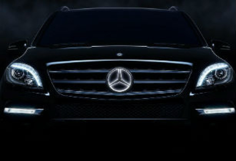 Mercedes научил трехлучевую звезду зажигаться и гаснуть (видео)