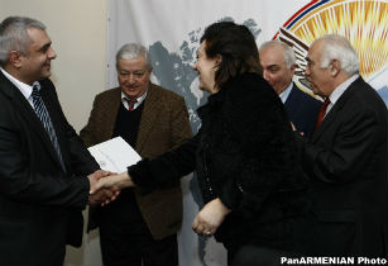Diaspora-Armenians honored for national identity preservation efforts