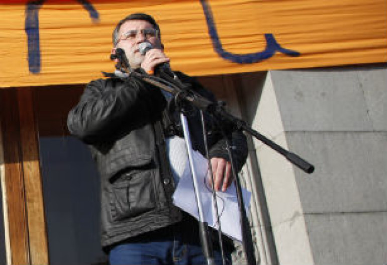  Для установления зонта на месте голодовки полицейские измеряют размеры капель дождя – Армен Мартиросян