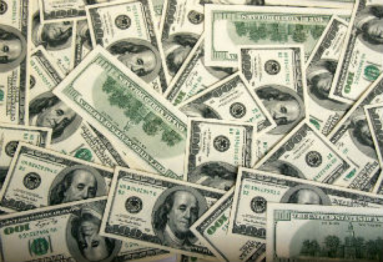  Девочка в США принесла в школу рюкзак долларов: она раздала одноклассникам $20 тыс.