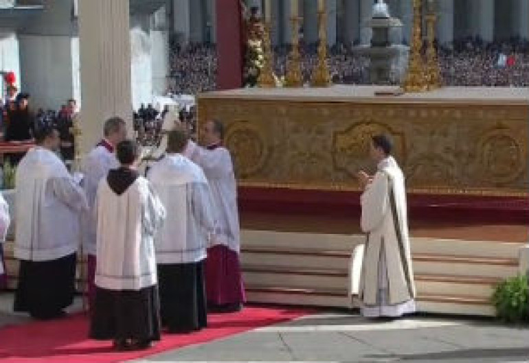 В Ватикане началась интронизация папы римского (прямая трансляция)