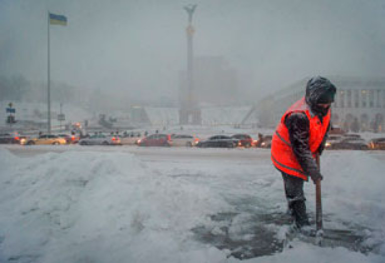  Из-за снега в Киеве объявили ЧС
