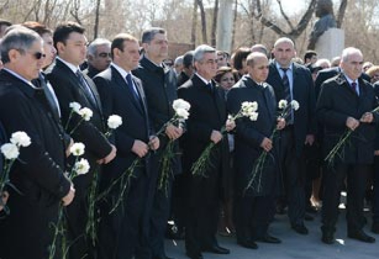  Серж Саргсян отдал дань памяти Андранику Маргаряну