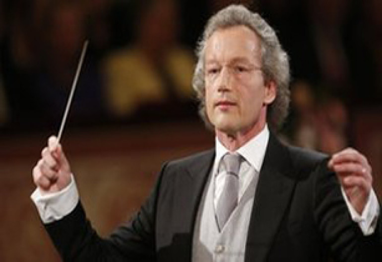 Vienna opera director collapses during performance