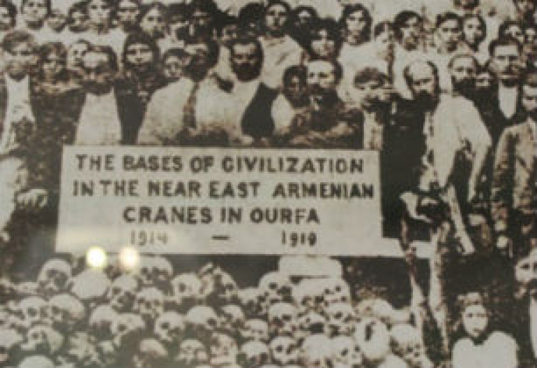  В Саратове открылась фотовыставка памяти жертв армянского геноцида (фото)