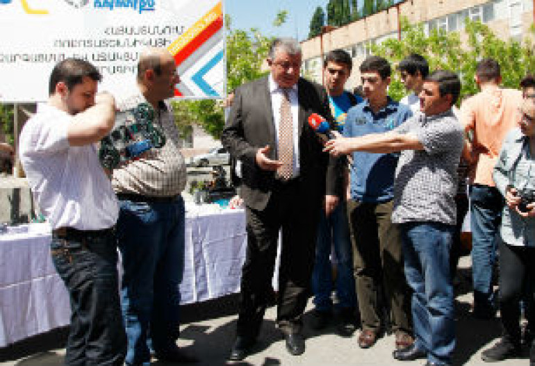 ՀՊՃՀ–ում կայացել է «ԱրմՌոբոտիքս»-ի ցուցադրության հերթական մրցույթը (լուսանկարներ)