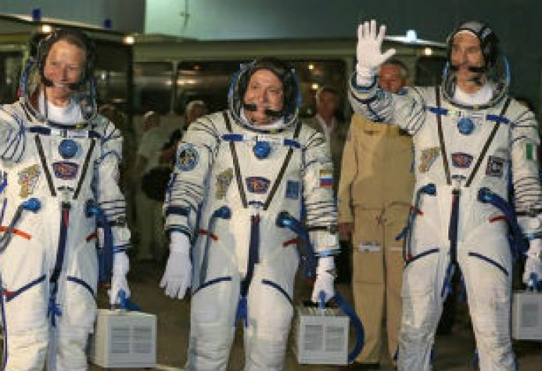 Soyuz takes new crew to ISS