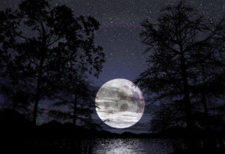 Earth sees ‘supermoon’ 