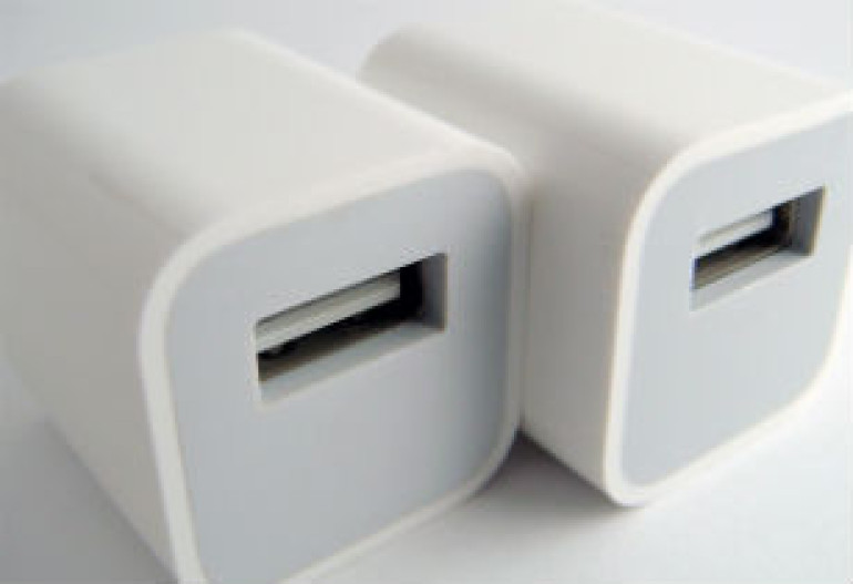 Apple обменяет «левую» зарядку на фирменную