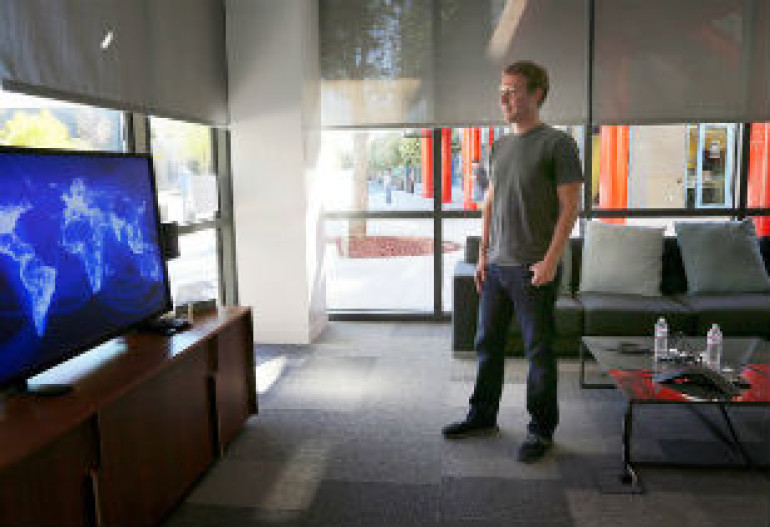 Facebook’s Zuckerberg leads effort to lower barriers to Internet access