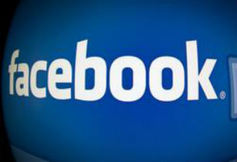 Facebook to compensate users over privacy flaw