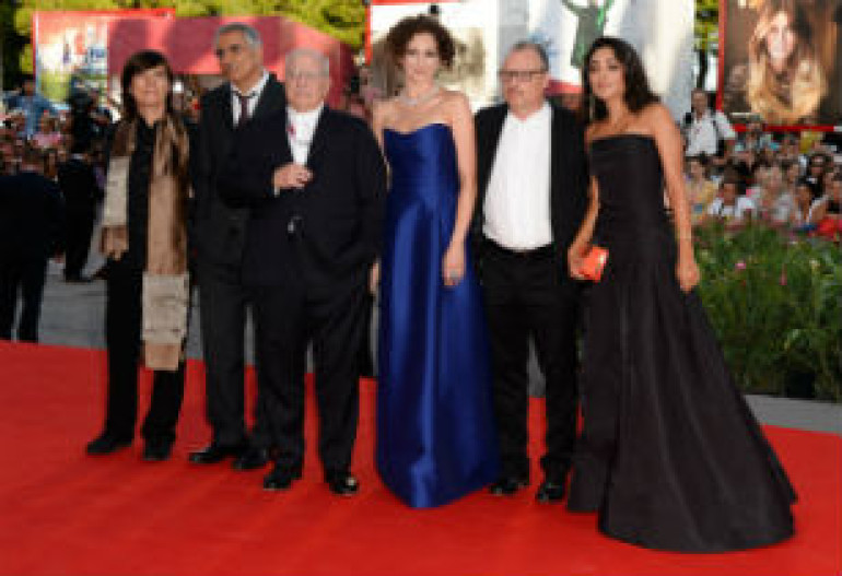 Venice Film Festival opens with Clooney, Bulloc thrilles