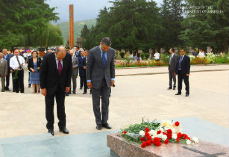 Armenian PM pays tribute to Karabakh war heroes