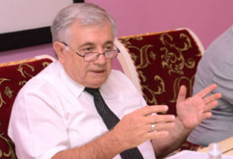 Սուրիկ խաչատրյանի որդու ու թիկնապահի քրեական հետապնդումը դադարեցվել է Ռ. Սահակյանի միջնորդության հիման վրա Սուրիկ խաչատրյանի որդու ու թիկնապահի քրեական հետապնդումը դադարեցվել է Ռ. Սահակյանի միջնորդության հիման վրա