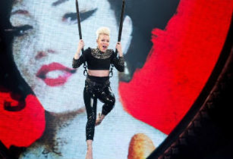 Billboard назвал Пинк женщиной года