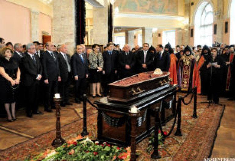 Renowned Armenian actor Sos Sargsyan buried at Komitas pantheon Renowned Armenian actor Sos Sargsyan buried at Komitas pantheon