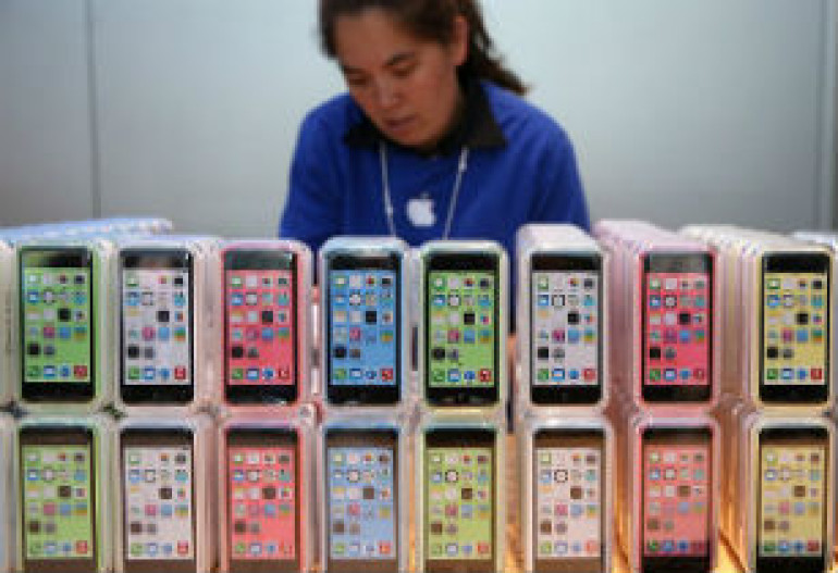 Apple profits fall despite record sale