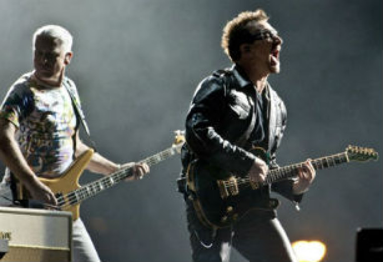 U2 выпустят новые песни на виниле в «черную пятницу» (видео)