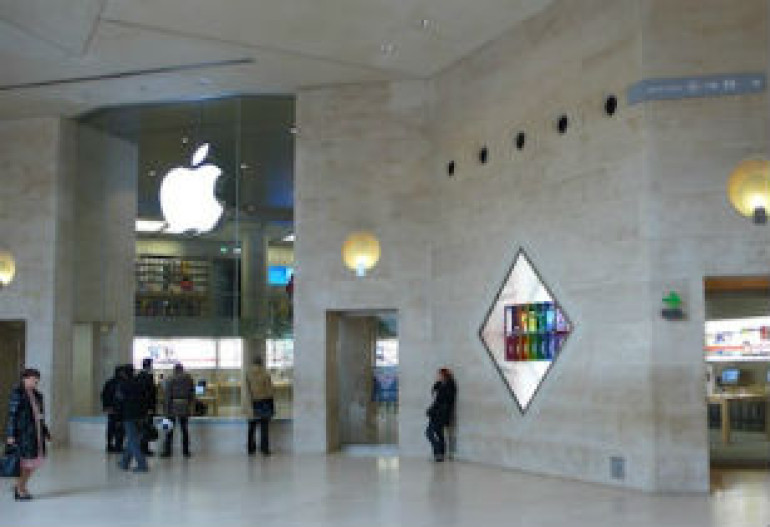Магазин Apple во Франции ограбили на несколько десятков тысяч евро