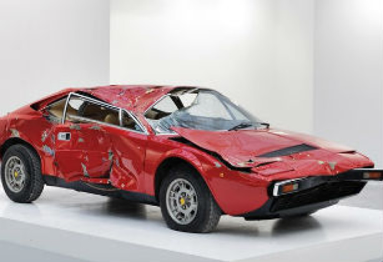Разбитую Ferrari продали за четверть миллиона долларов (фото)