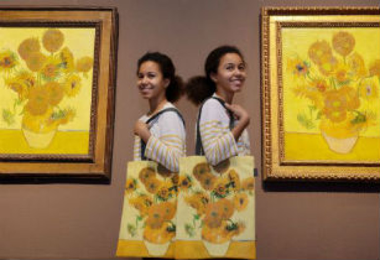 London gallery reunites two versions of Van Gogh sunflowers