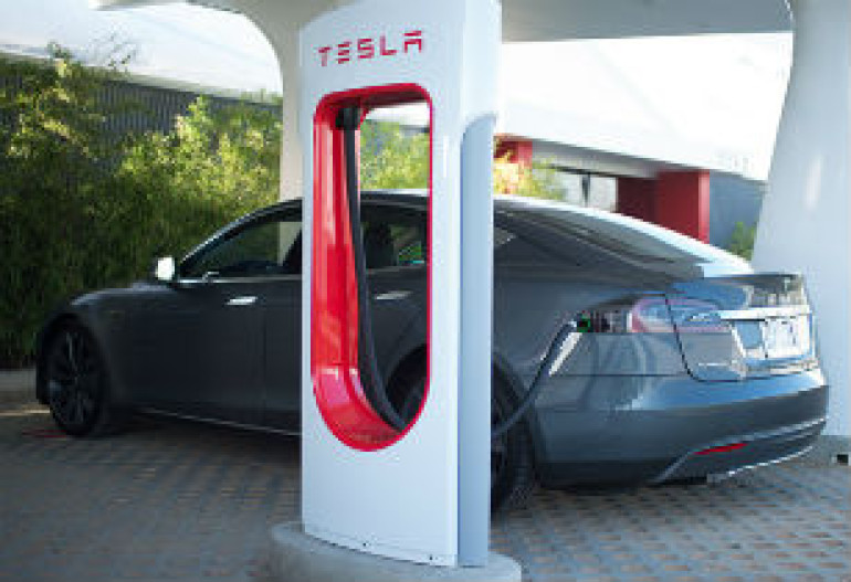 Tesla-ն ԱՄՆ-ի մի ափից մյուսն էլեկտրական լիցքավորման կայանների ցանց է կառուցել
