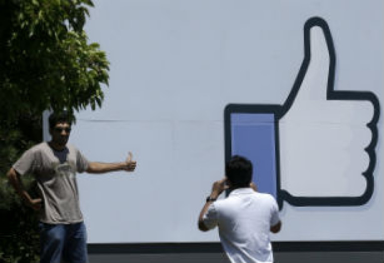 10 лет назад основана Facebook (фото)